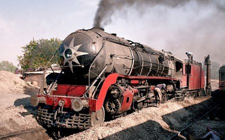 प्रगति की राह पर चलना: भारतीय रेलवे की परिवर्तनकारी यात्रा